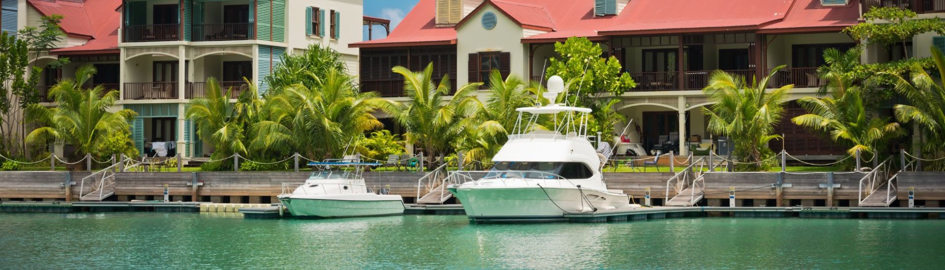 Photo of speed boat in the Seychelles harbour