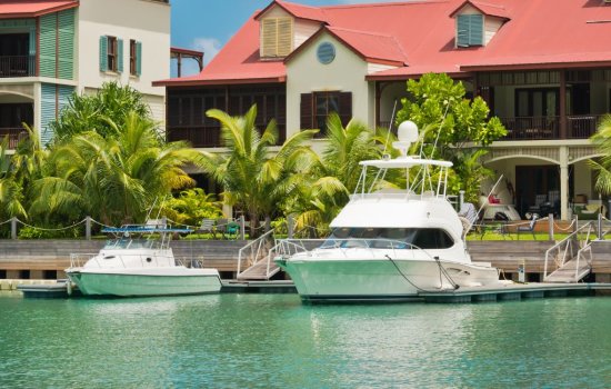 Photo of speed boat in the Seychelles harbour